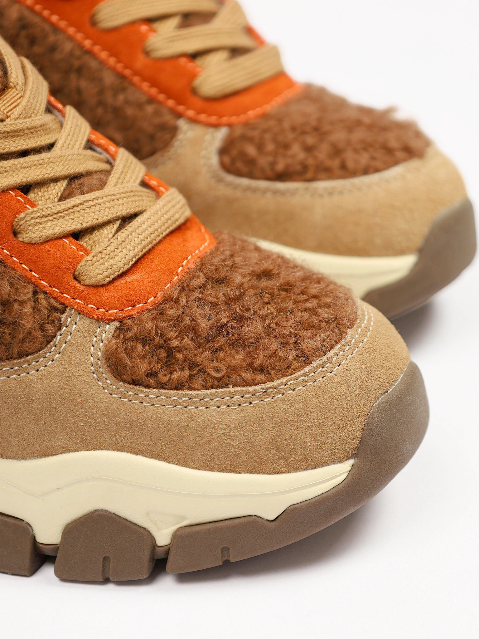 Кроссовки комбинированные с оторочкой мехом